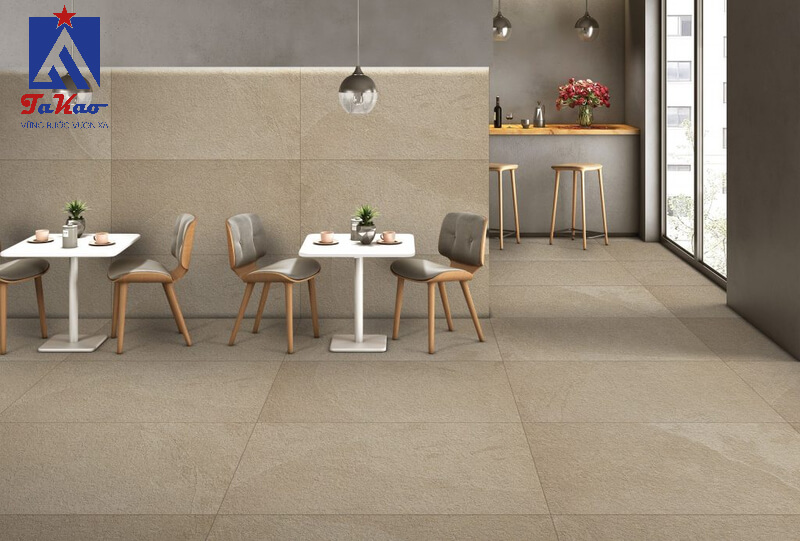 Nhờ vào khả năng chịu lực tốt và chống mài mòn, gạch fullbody thường được sử dụng cho các khu vực có lưu lượng di chuyển lớn như sàn nhà, sảnh khách sạn